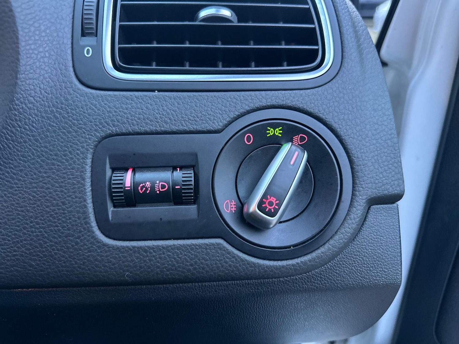 Used Volkswagen Polo for sale - 77229510: Photo 19