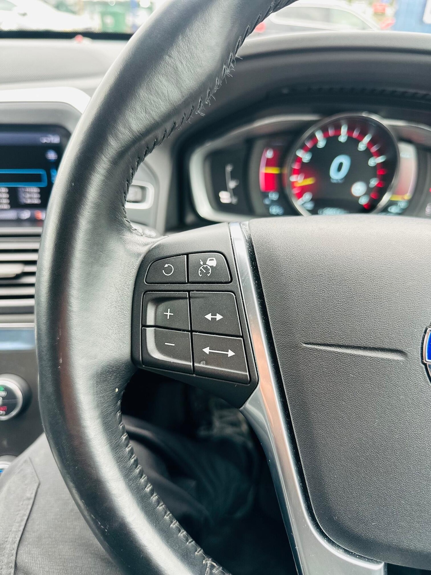 Used Volvo XC60 for sale - 77682852: Photo 15