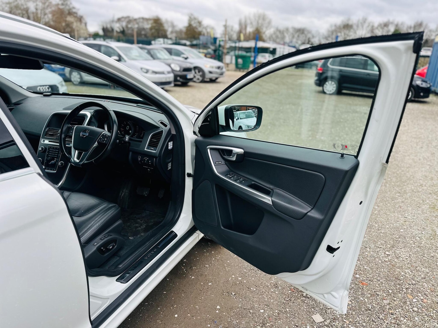 Used Volvo XC60 for sale - 77682852: Photo 24