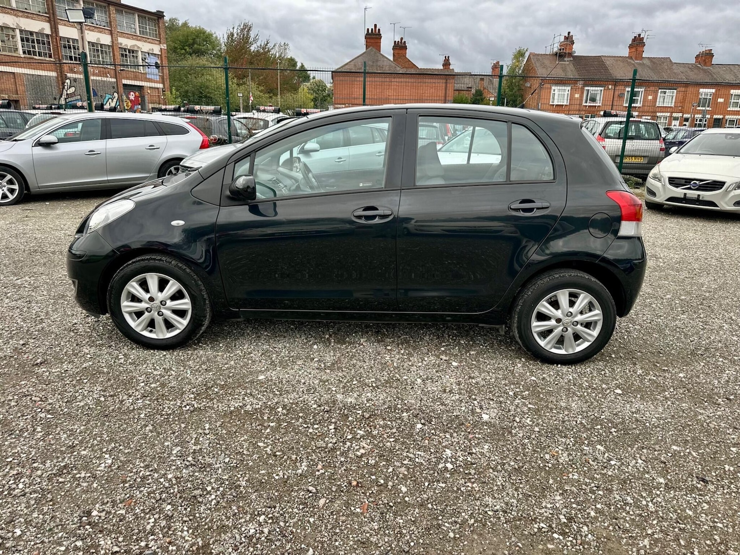 Used Toyota Yaris 2010 for sale - 76336884: Photo 10