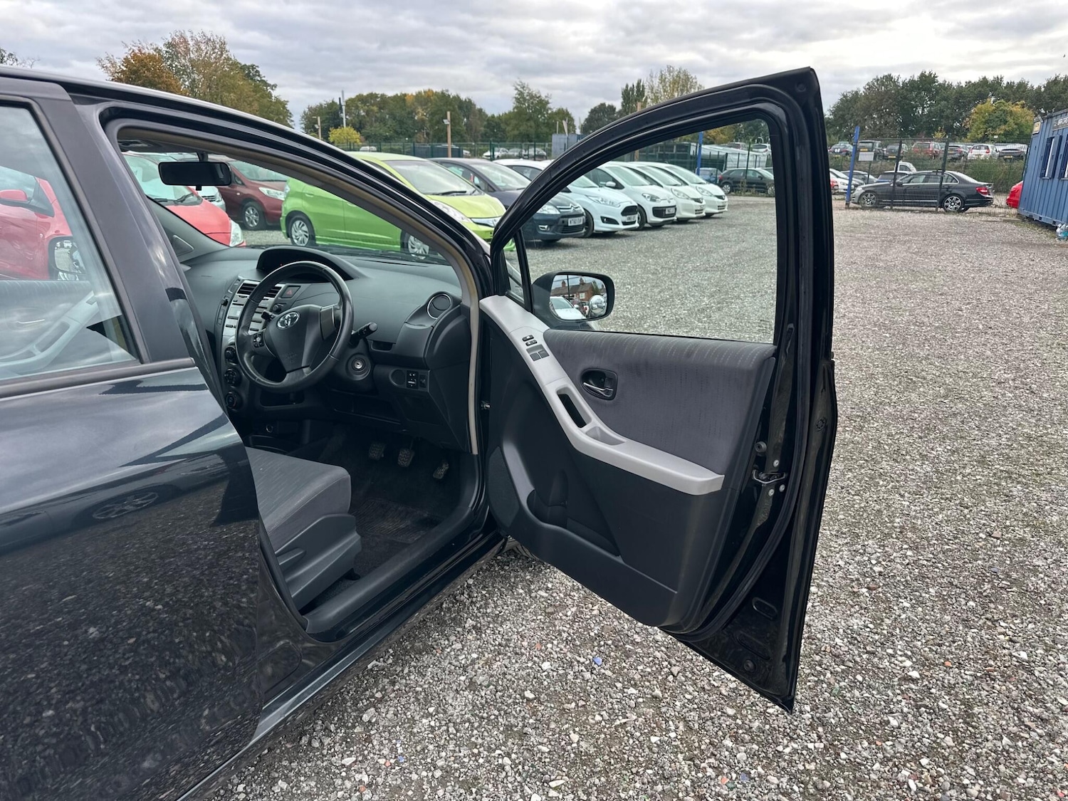 Used Toyota Yaris 2010 for sale - 76336884: Photo 13