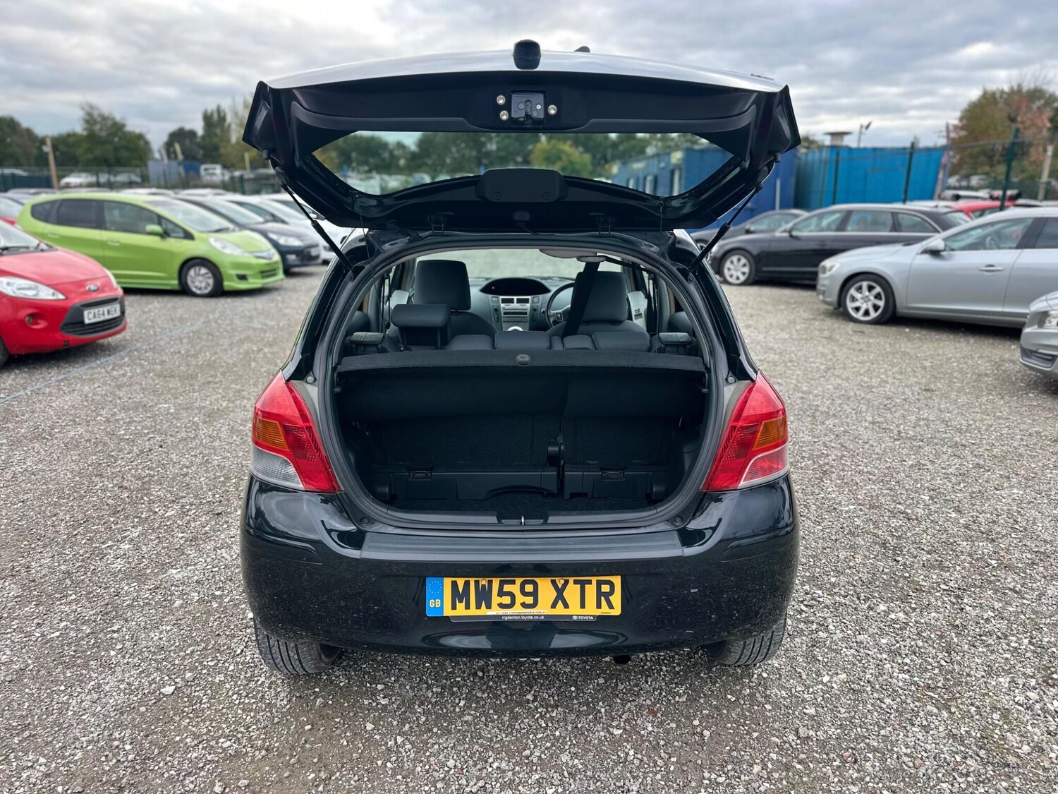 Used Toyota Yaris 2010 for sale - 76336884: Photo 18