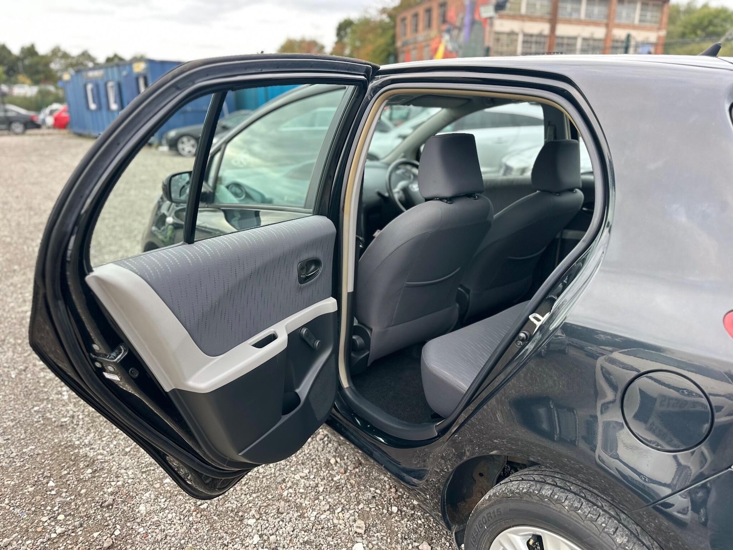 Used Toyota Yaris 2010 for sale - 76336884: Photo 20