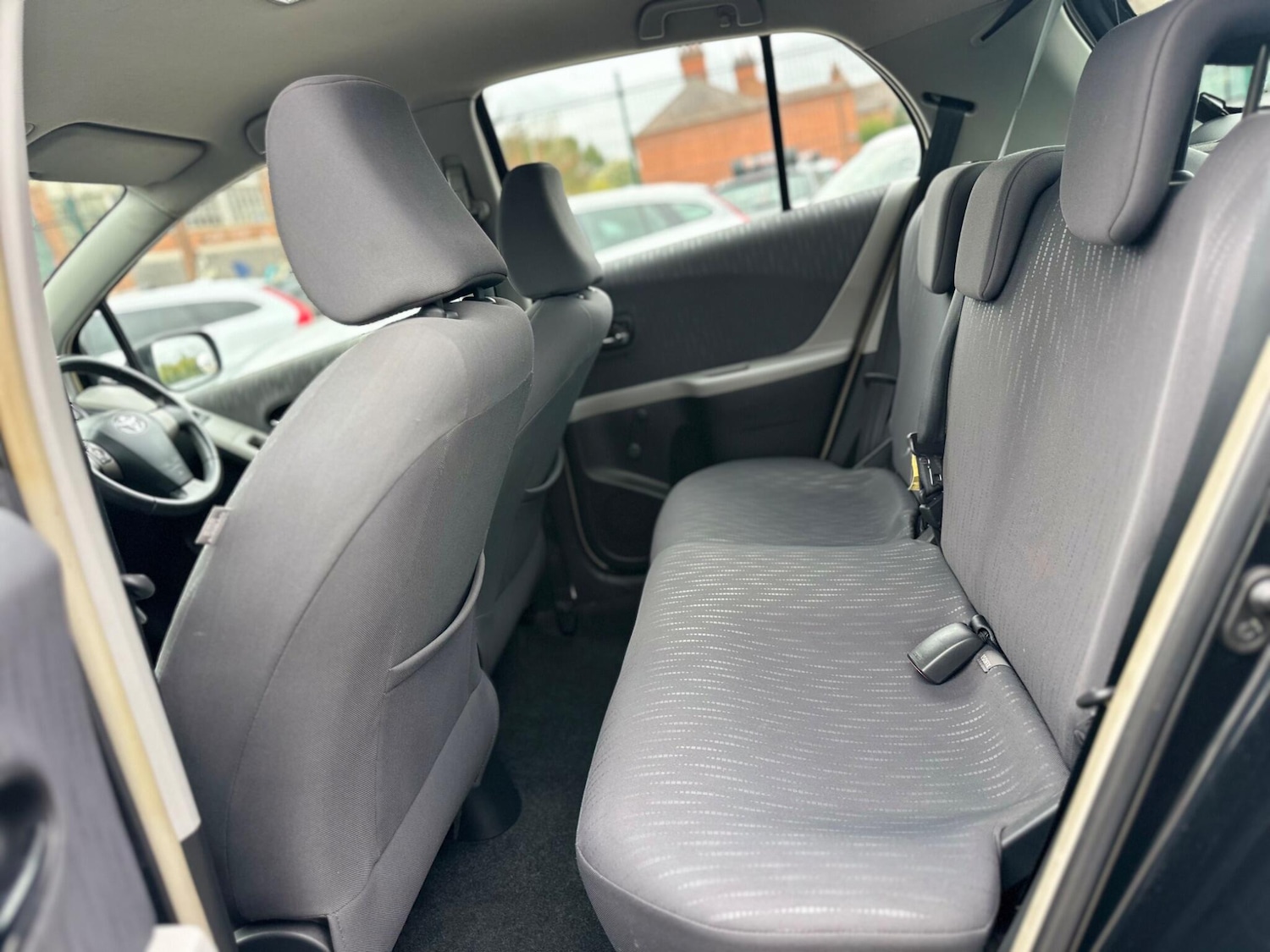 Used Toyota Yaris 2010 for sale - 76336884: Photo 21