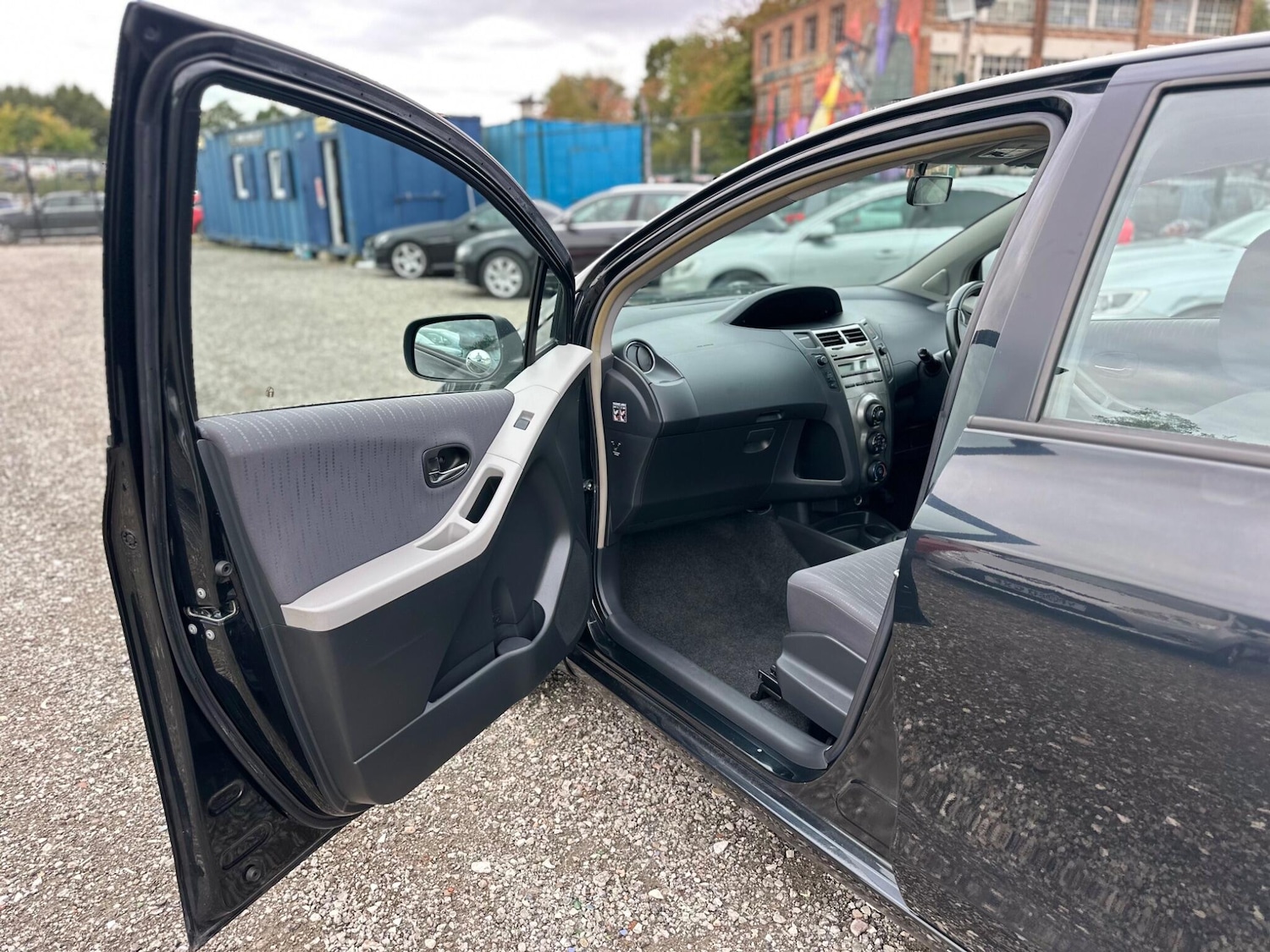 Used Toyota Yaris 2010 for sale - 76336884: Photo 22