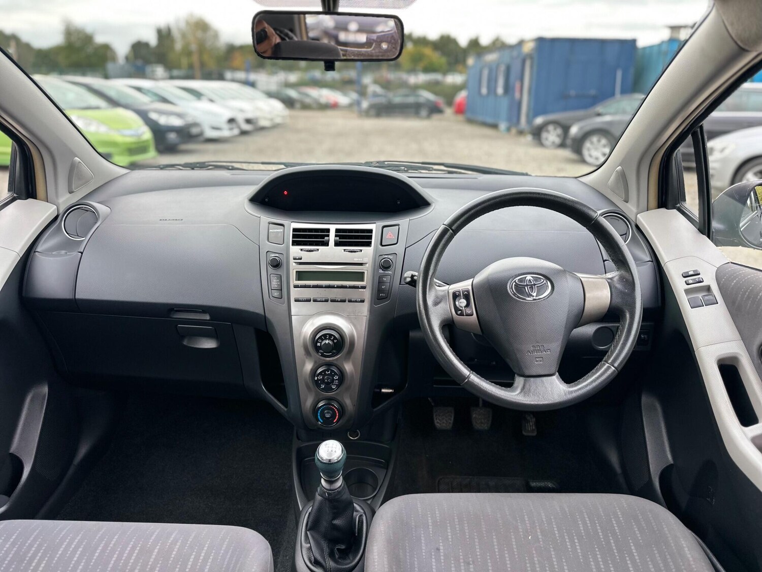 Used Toyota Yaris 2010 for sale - 76336884: Photo 24