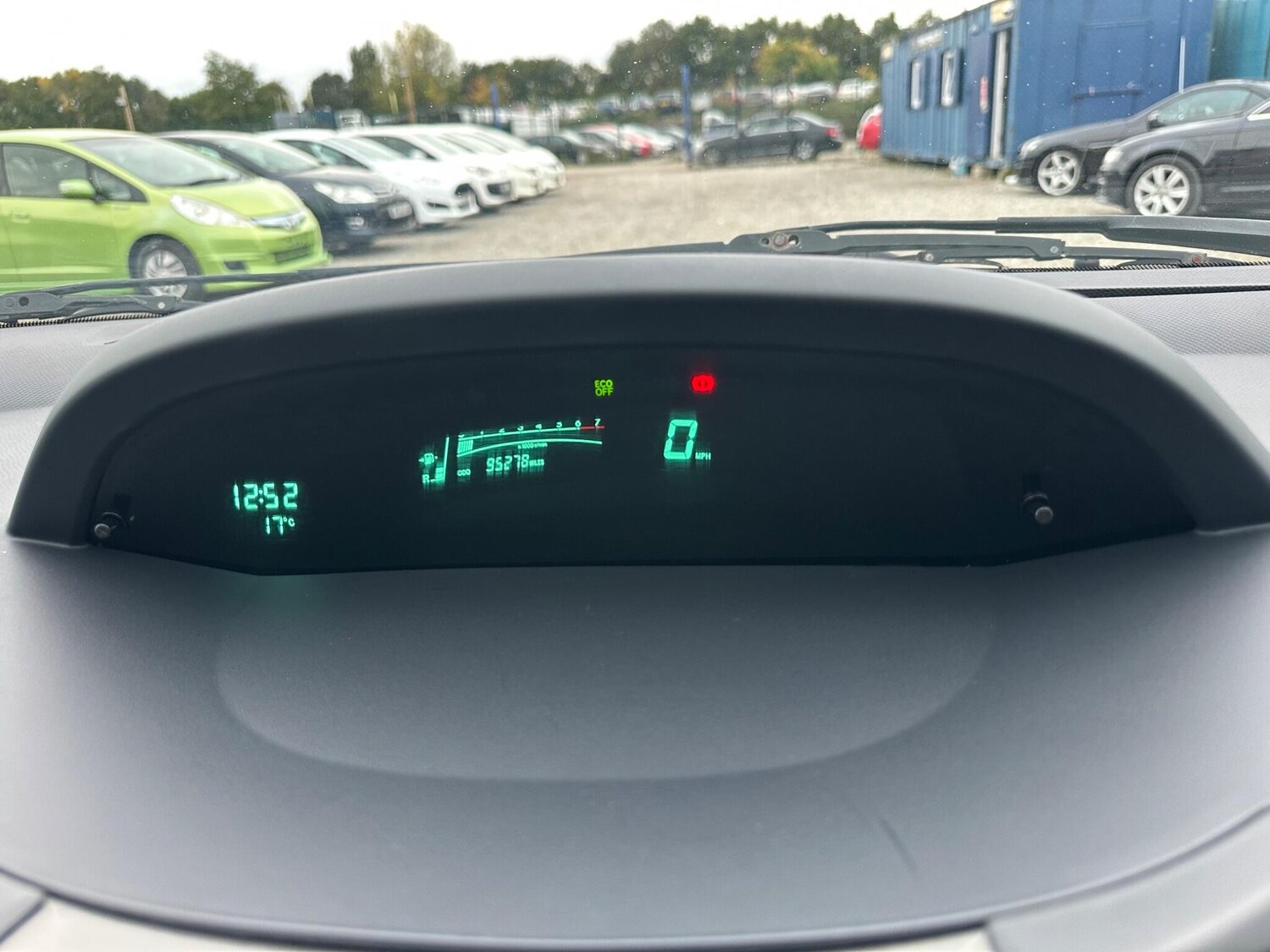 Used Toyota Yaris 2010 for sale - 76336884: Photo 26