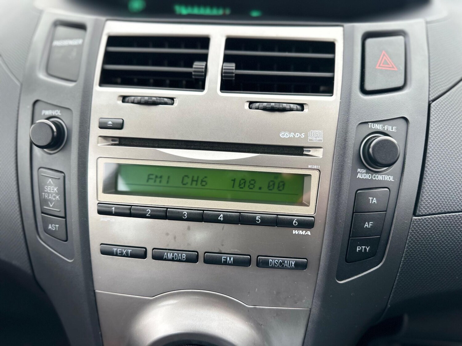 Used Toyota Yaris 2010 for sale - 76336884: Photo 27