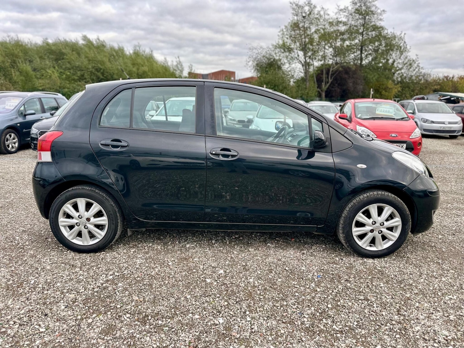 Used Toyota Yaris 2010 for sale - 76336884: Photo 6