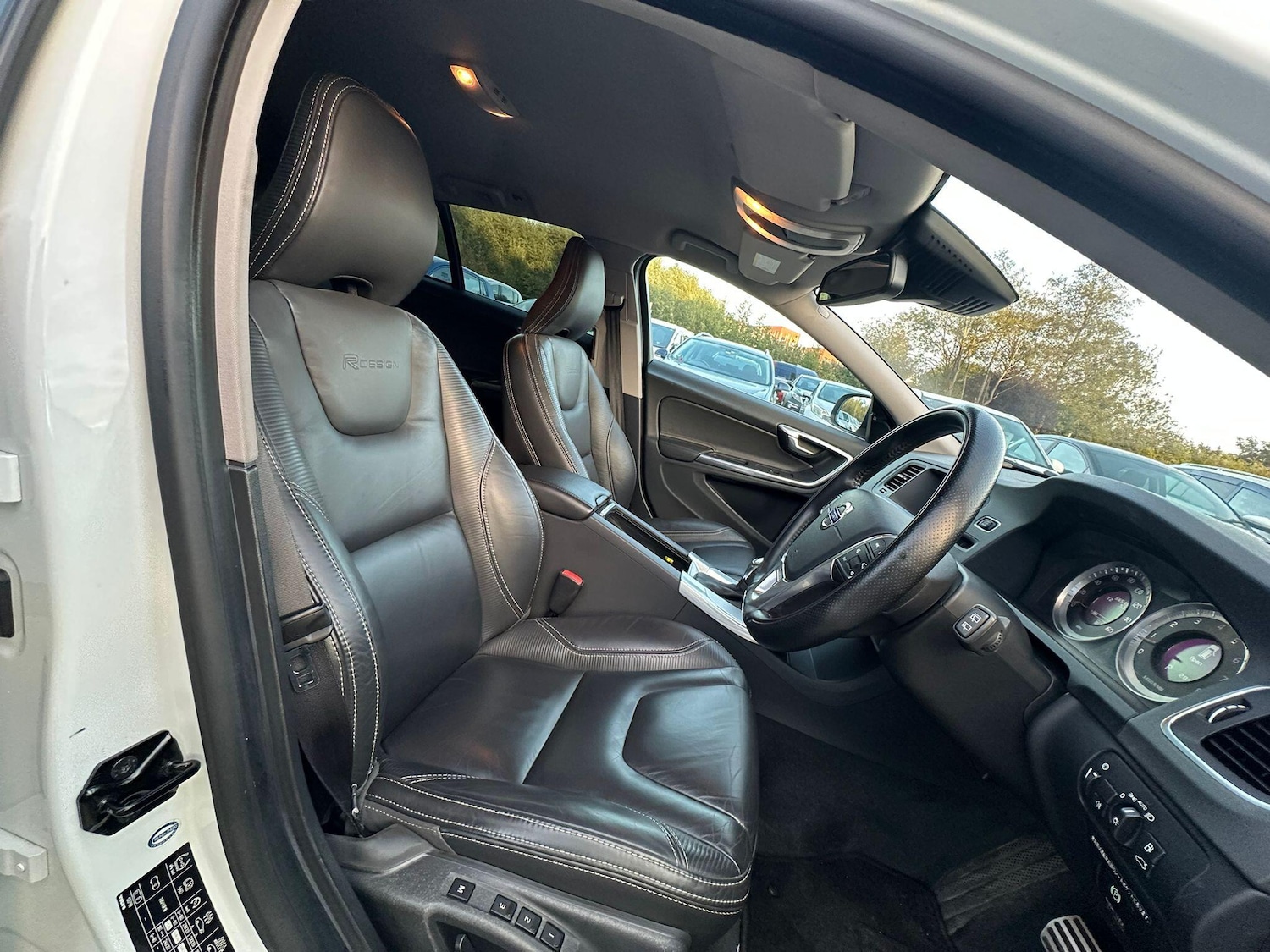 Used Volvo V60 2025 for sale - 76042869: Photo 14