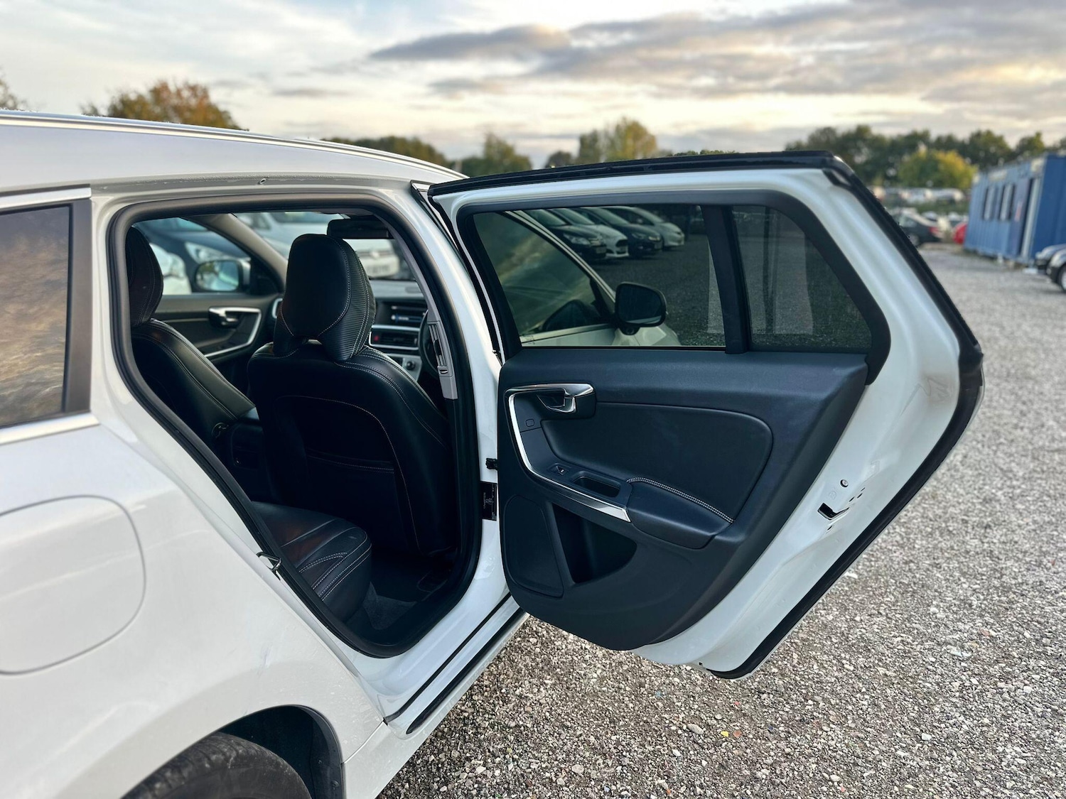 Used Volvo V60 2025 for sale - 76042869: Photo 16