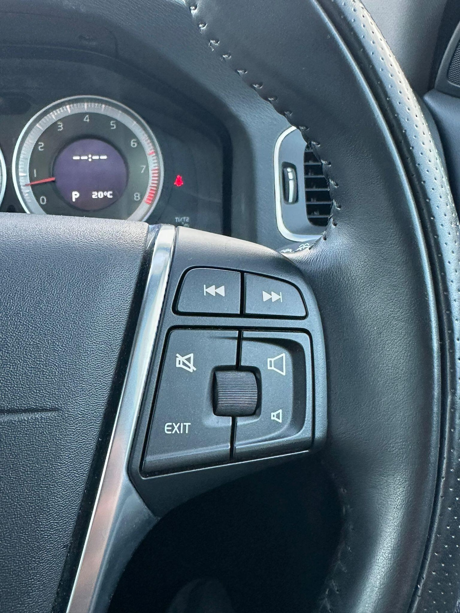 Used Volvo V60 2025 for sale - 76042869: Photo 28