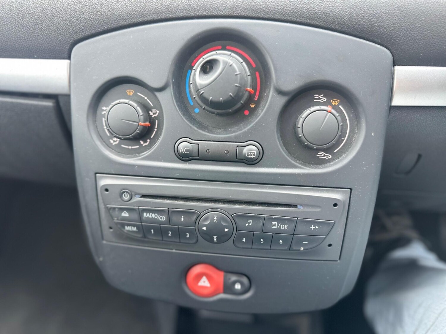 Used Renault Clio for sale - 77484119: Photo 18