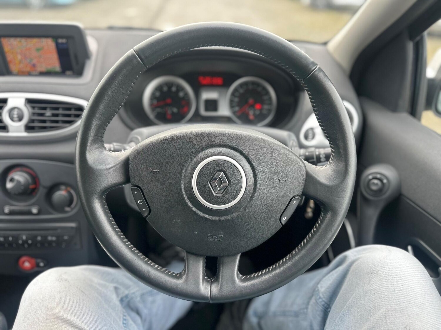 Used Renault Clio for sale - 77484119: Photo 32