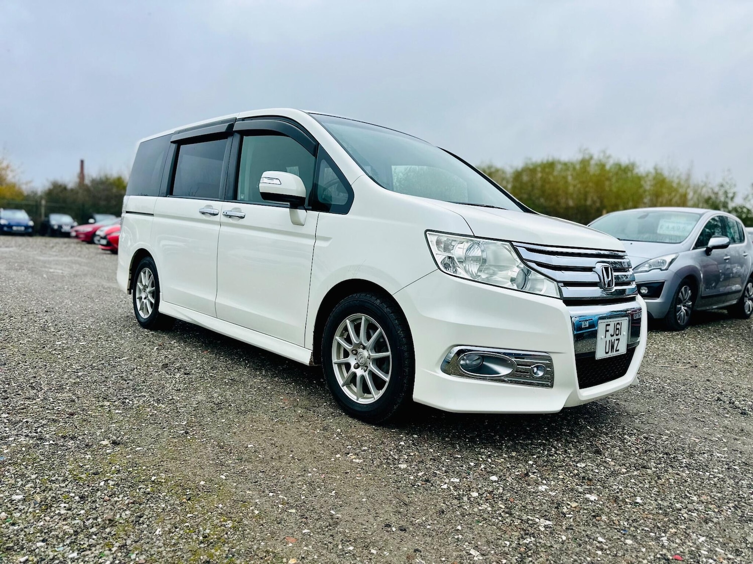 Used Honda Stepwagon for sale - 76743477: Photo 1