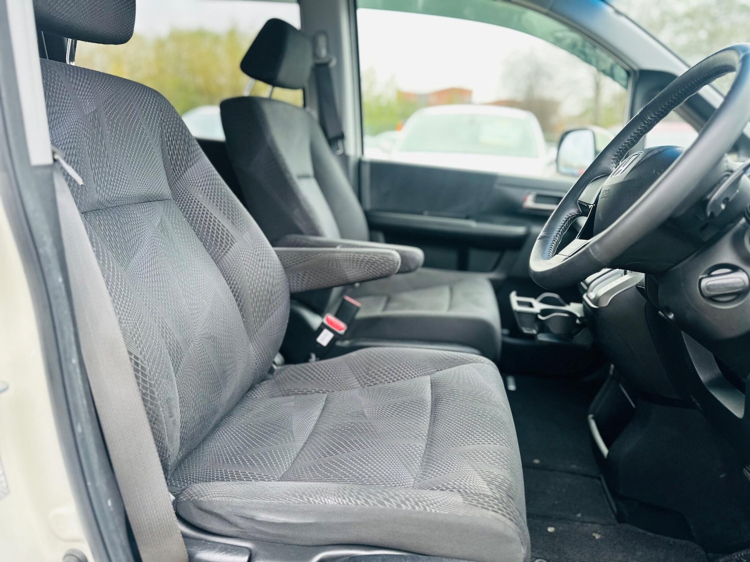 Used Honda Stepwagon for sale - 76743477: Photo 11