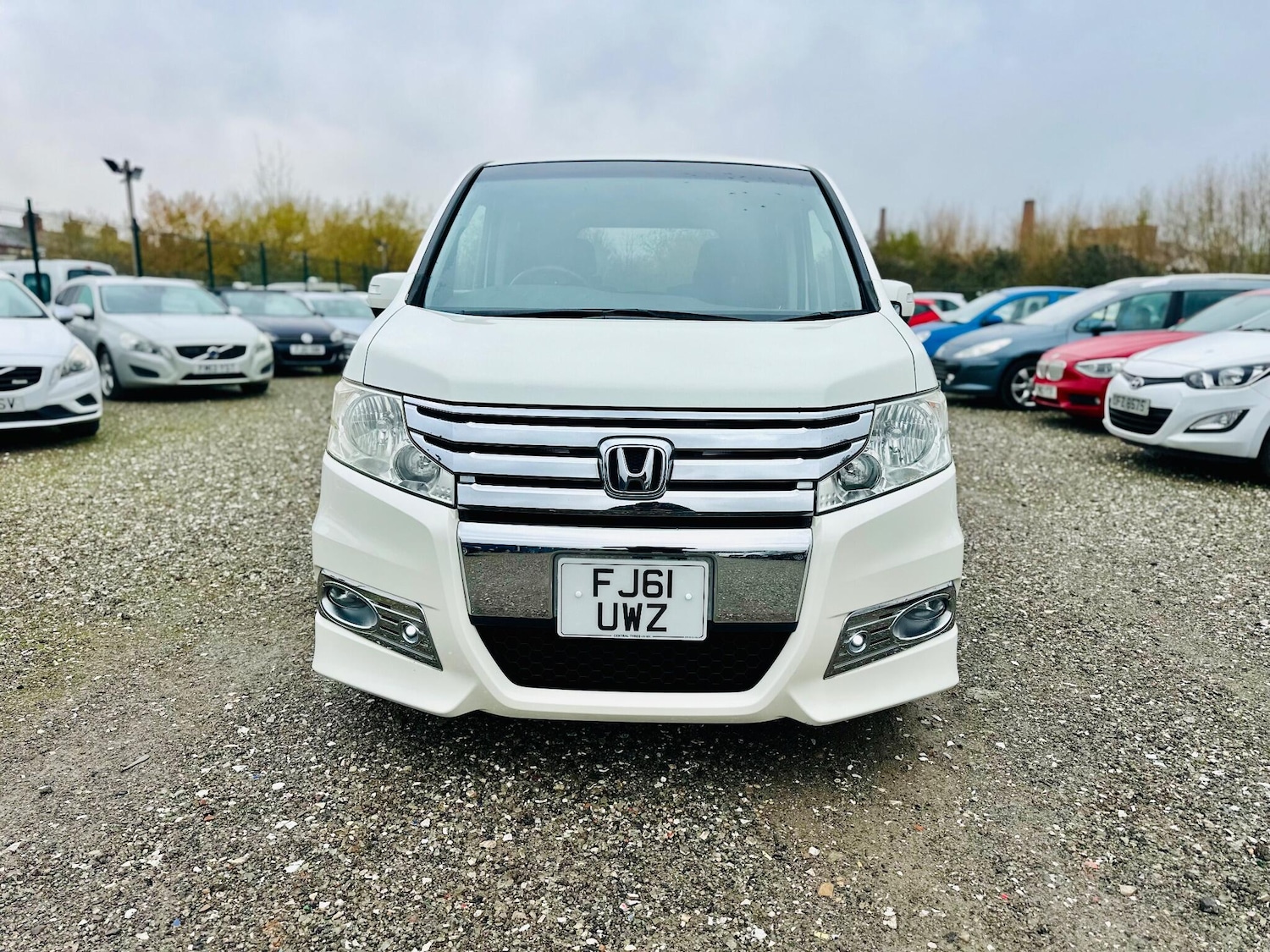 Used Honda Stepwagon for sale - 76743477: Photo 2