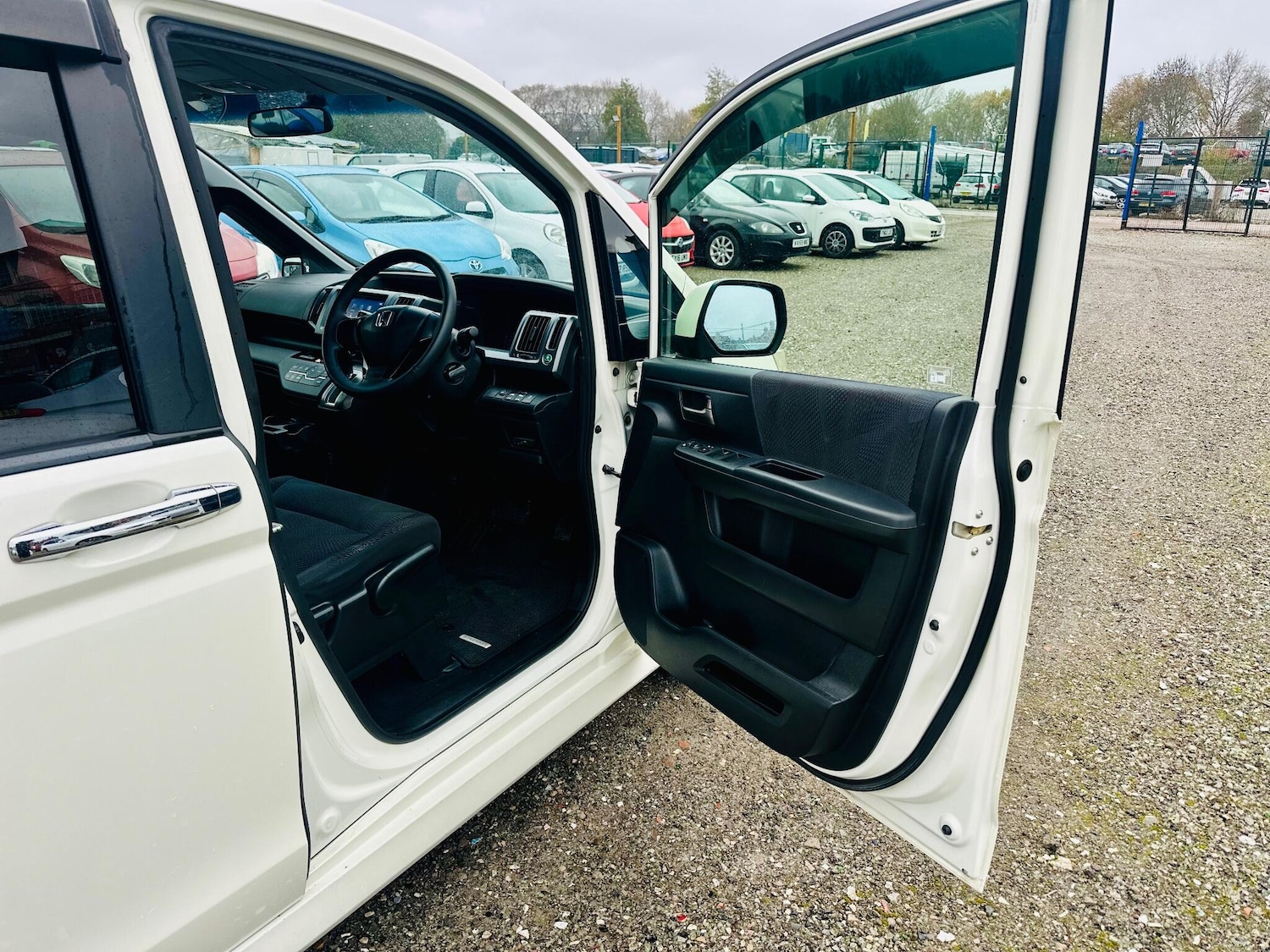 Used Honda Stepwagon for sale - 76743477: Photo 21