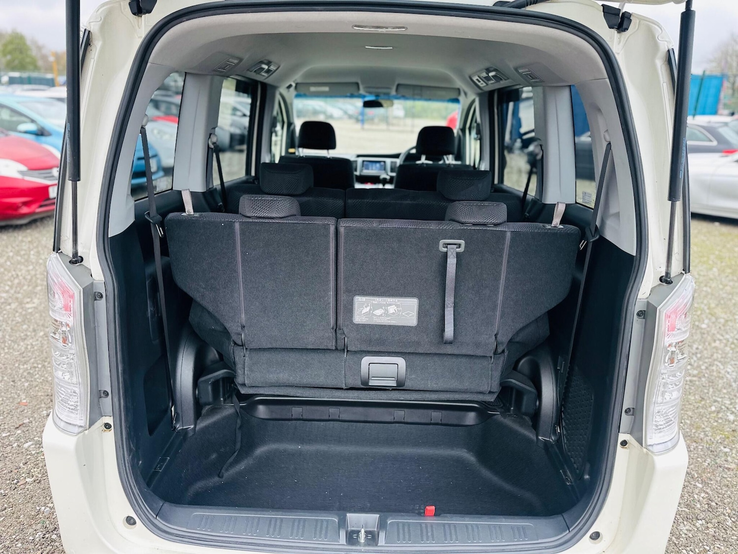 Used Honda Stepwagon for sale - 76743477: Photo 28