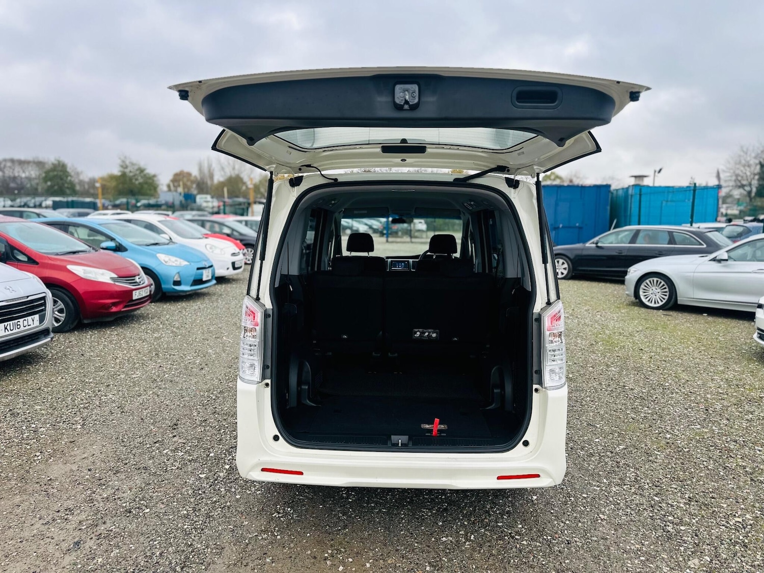 Used Honda Stepwagon for sale - 76743477: Photo 29