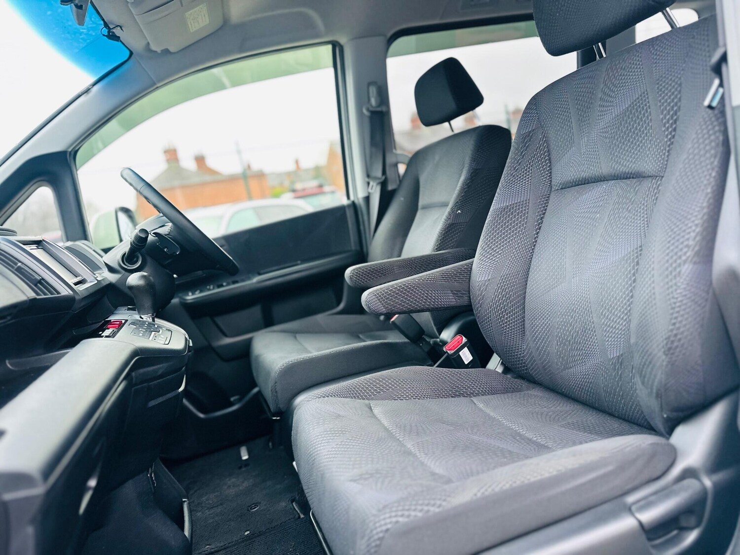 Used Honda Stepwagon for sale - 76743477: Photo 32