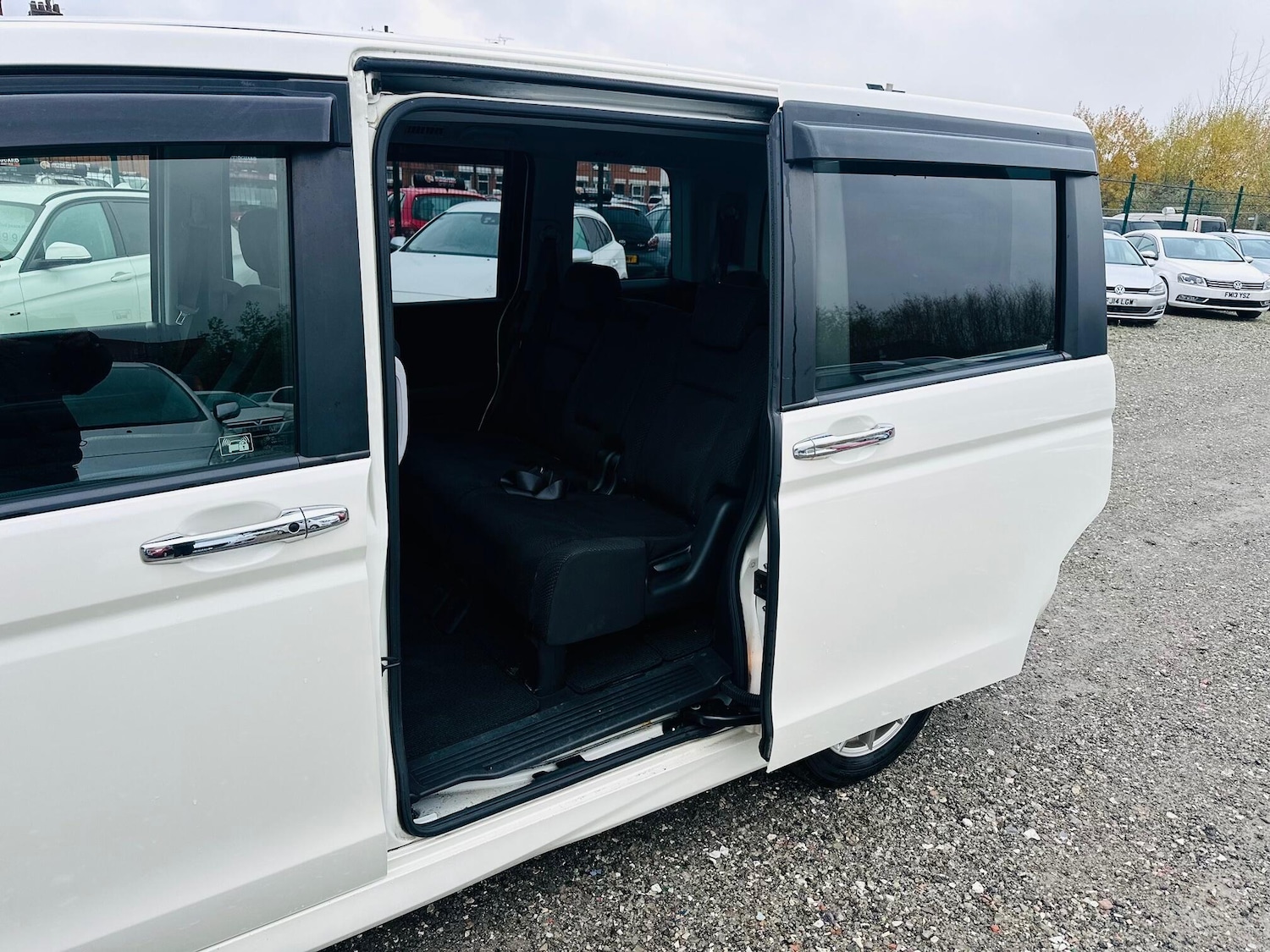 Used Honda Stepwagon for sale - 76743477: Photo 38