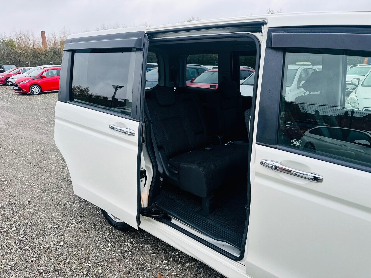 Used Honda Stepwagon for sale - 76743477: Photo 40