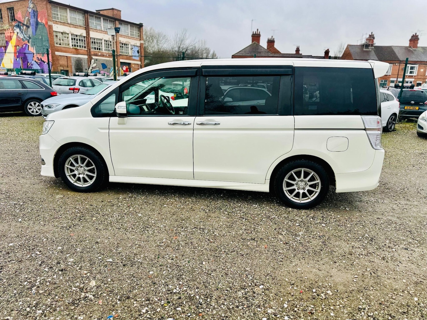 Used Honda Stepwagon for sale - 76743477: Photo 5