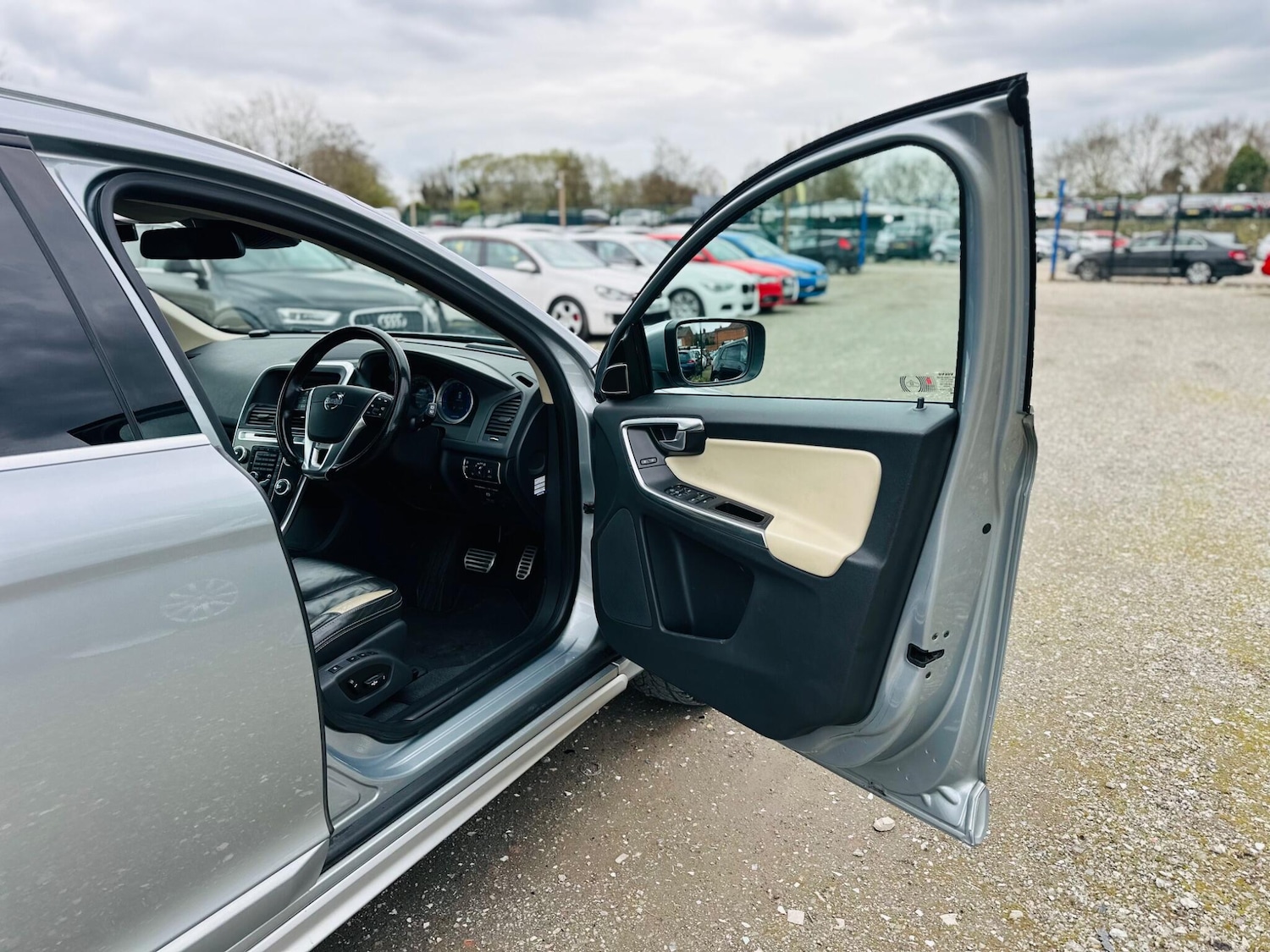 Used Volvo XC60 for sale - 78185640: Photo 25