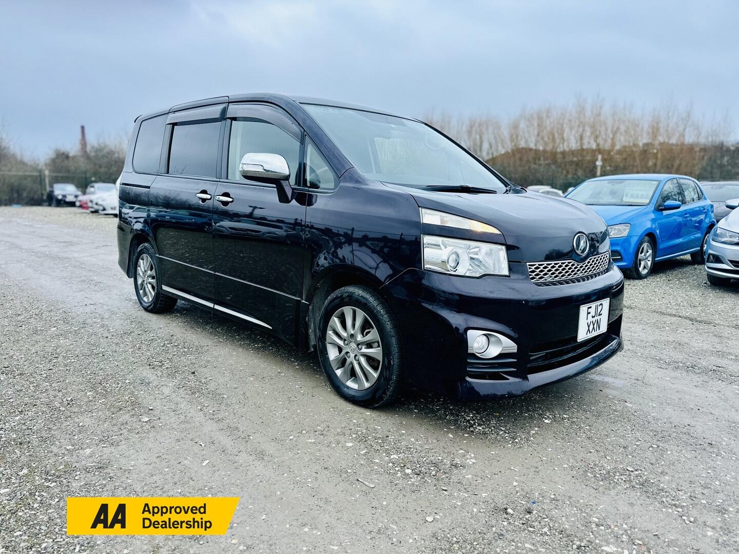 Used Toyota Voxy for sale - 77395931: Photo 1