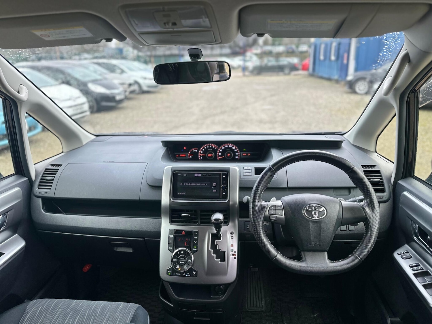 Used Toyota Voxy for sale - 77395931: Photo 13