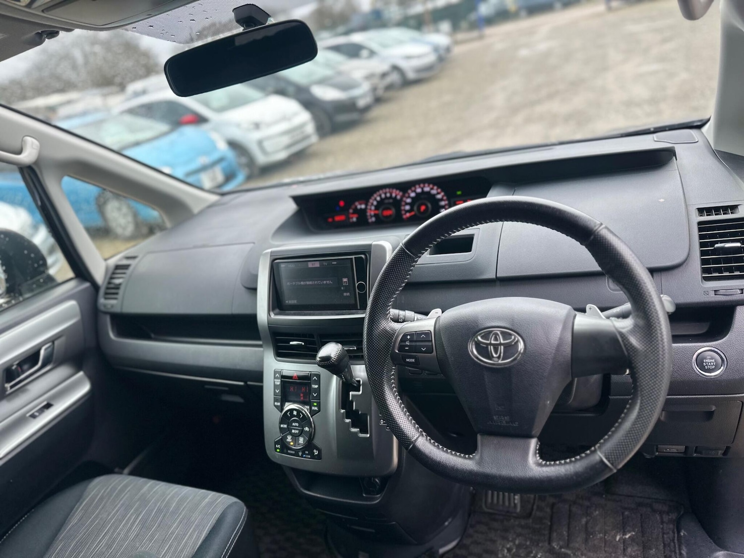 Used Toyota Voxy for sale - 77395931: Photo 14