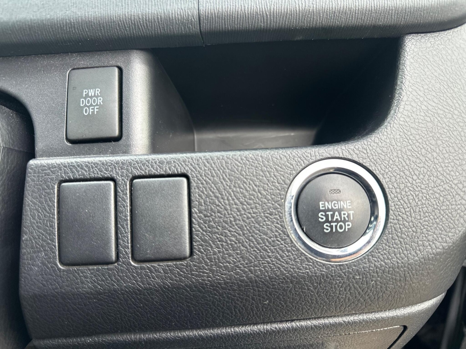 Used Toyota Voxy for sale - 77395931: Photo 18