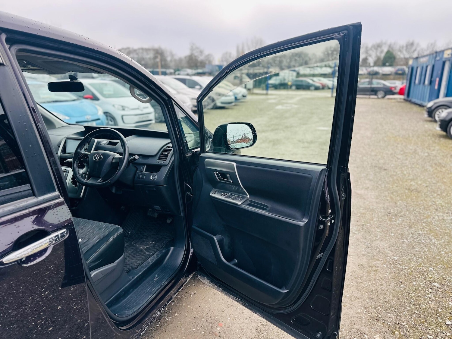 Used Toyota Voxy for sale - 77395931: Photo 24