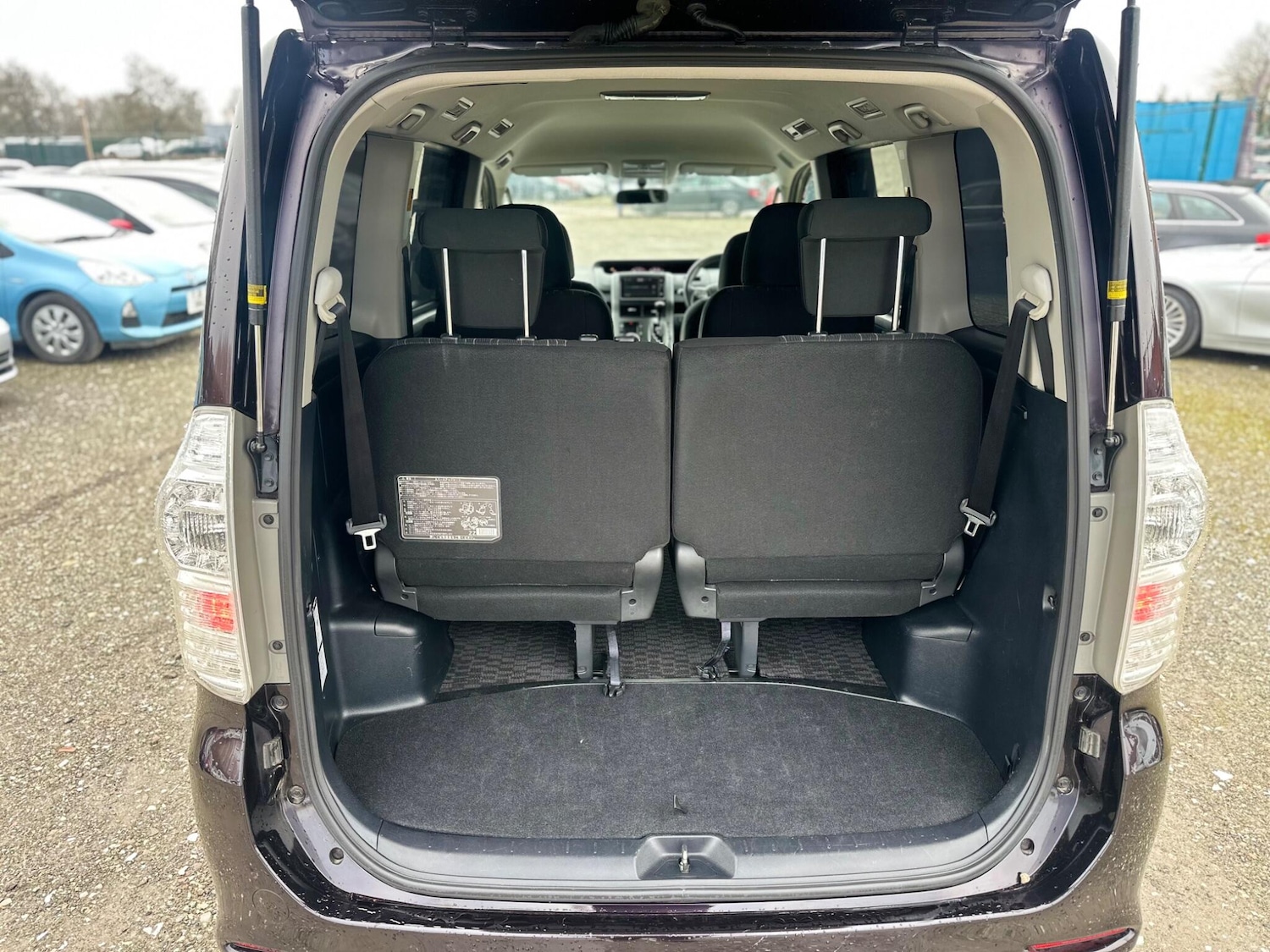 Used Toyota Voxy for sale - 77395931: Photo 33