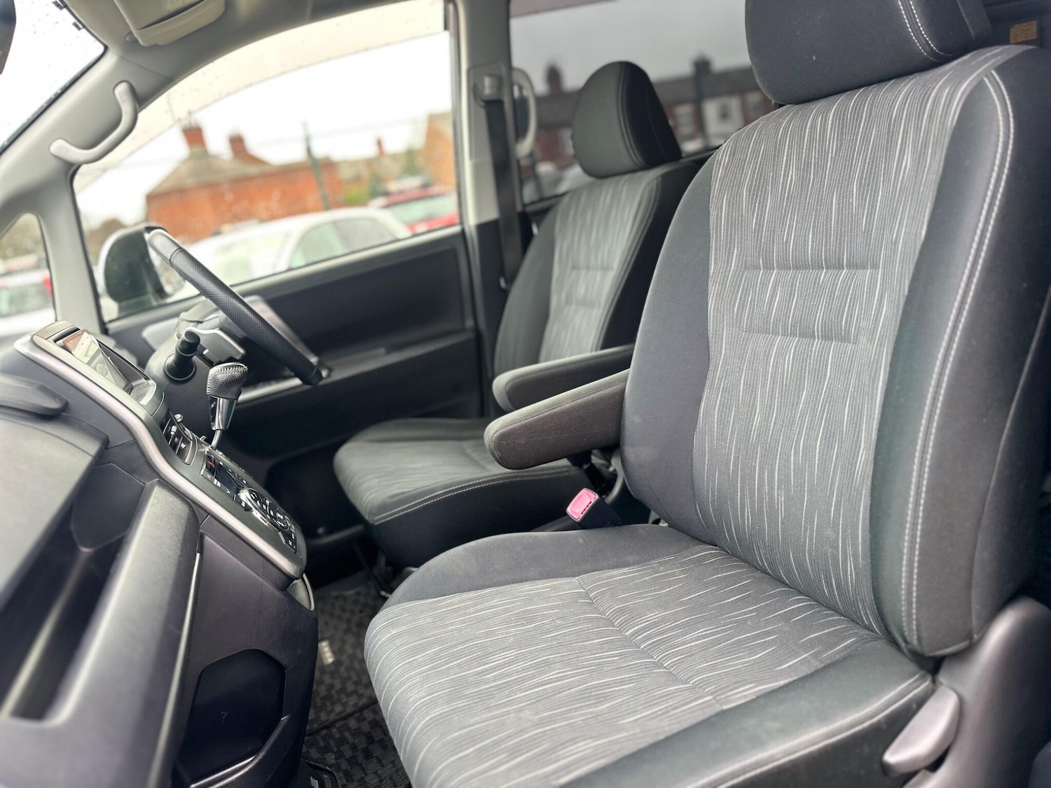 Used Toyota Voxy for sale - 77395931: Photo 35