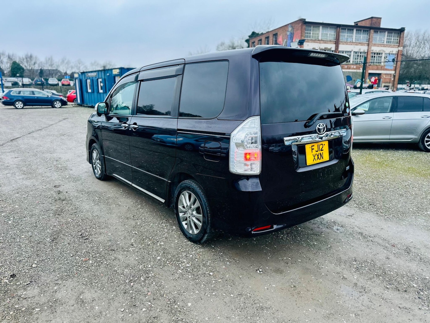 Used Toyota Voxy for sale - 77395931: Photo 6