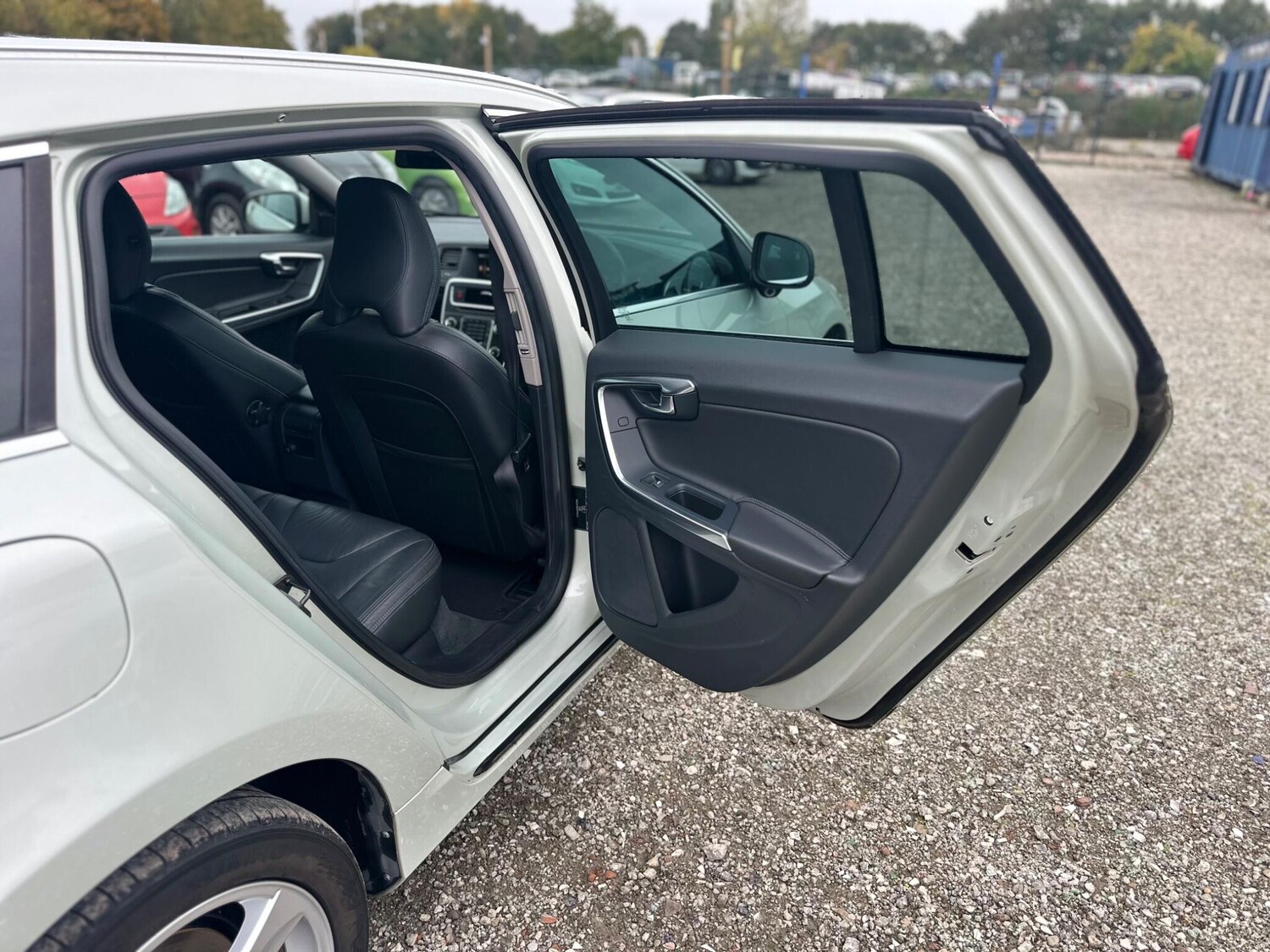 Used Volvo V60 for sale - 76269707: Photo 17