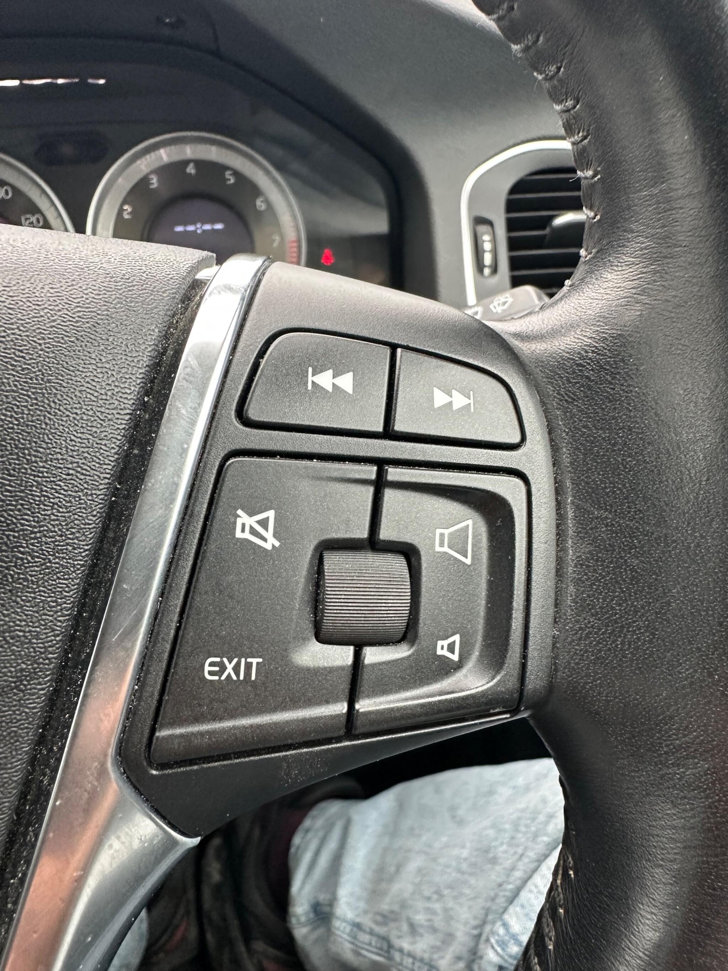 Used Volvo V60 for sale - 76269707: Photo 38