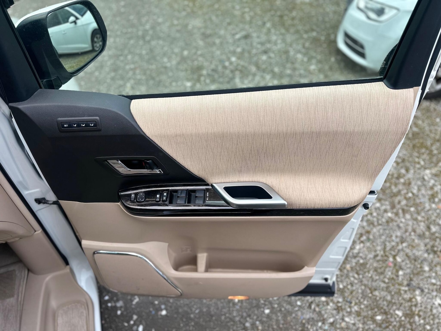 Used Toyota Alphard for sale - 78086730: Photo 24