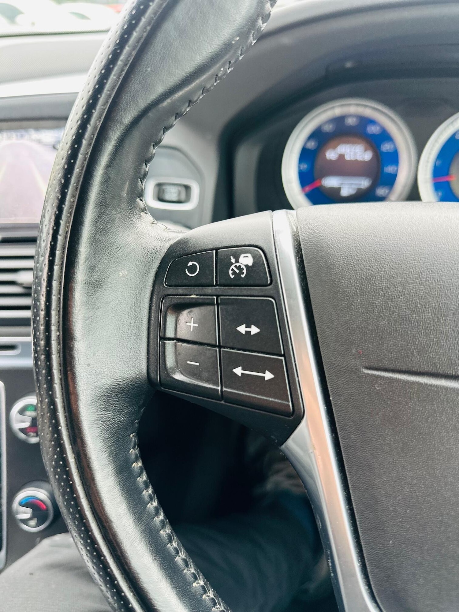 Used Volvo XC60 for sale - 77824564: Photo 16