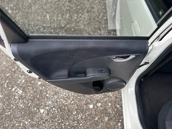 Used Honda Fit for sale - 76270169: Photo 25