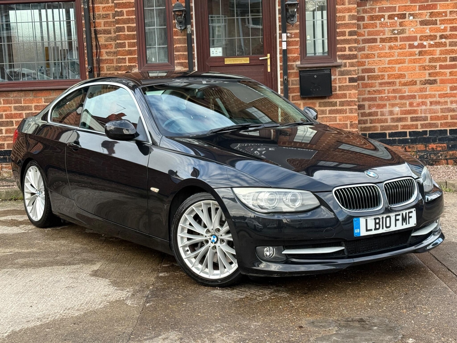 Used BMW 3 Series 2010 for sale - 76936130: Photo 2