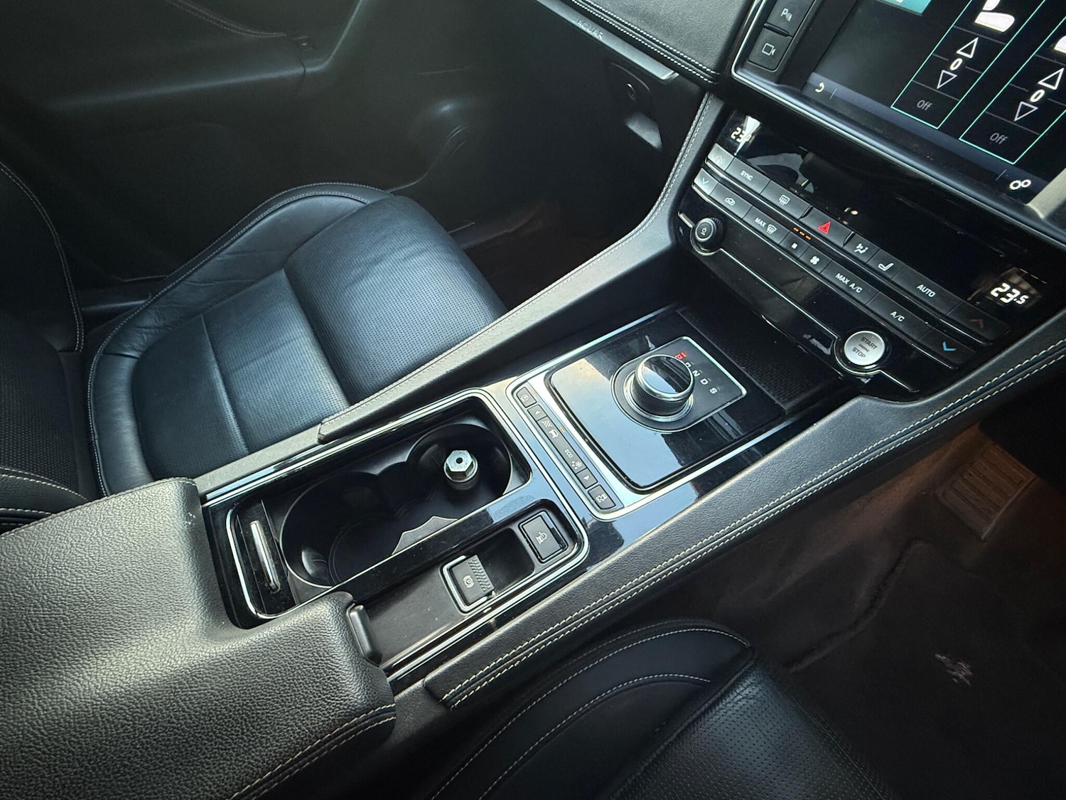 Used Jaguar F-Pace 2018 for sale - 76632812: Photo 16