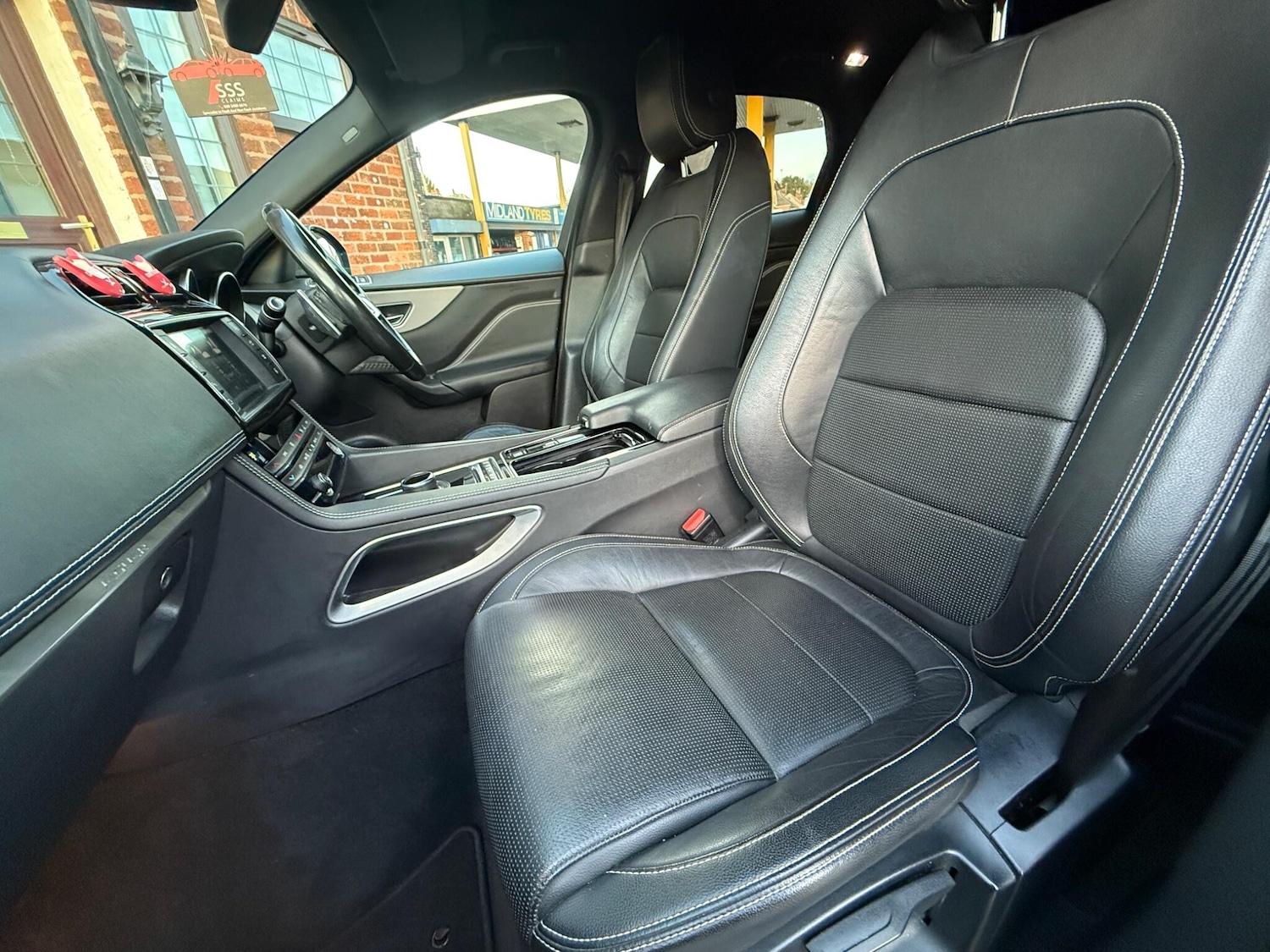 Used Jaguar F-Pace 2018 for sale - 76632812: Photo 18