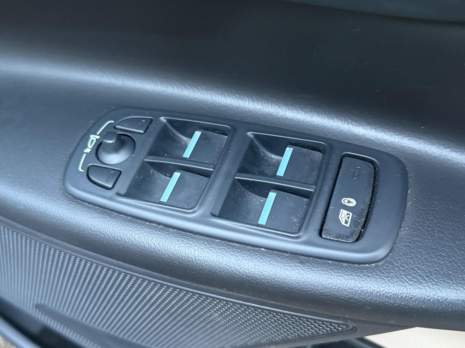 Used Jaguar XE 2018 for sale - 77320368: Photo 11