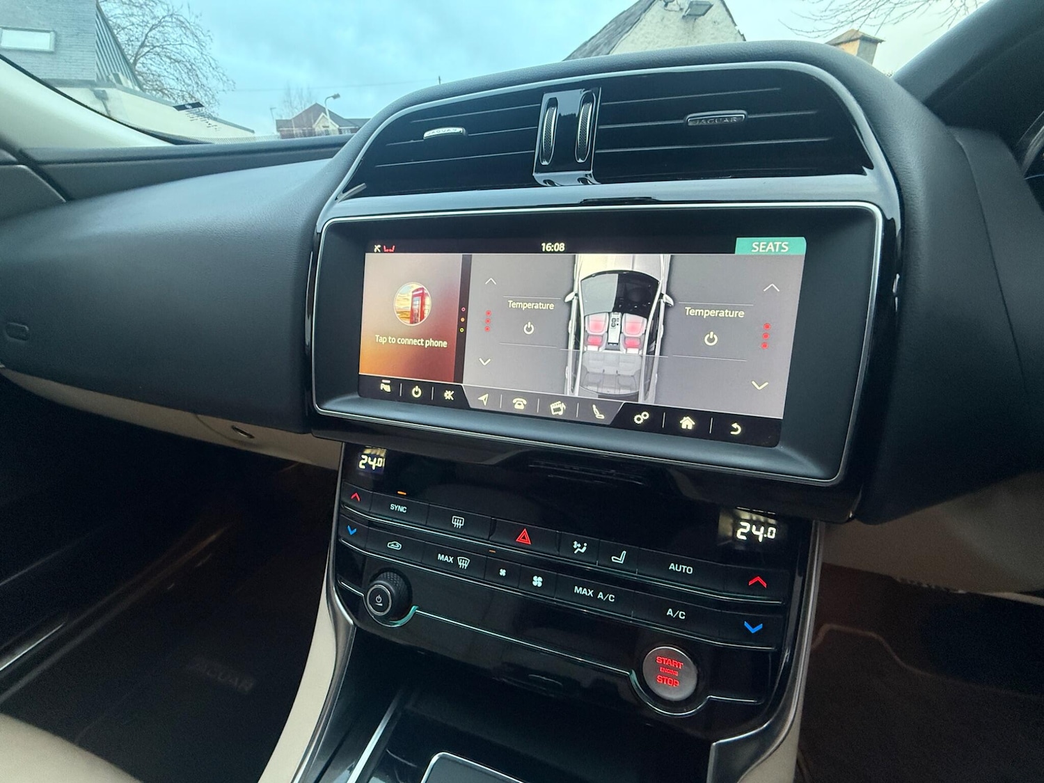 Used Jaguar XE 2018 for sale - 77320368: Photo 16