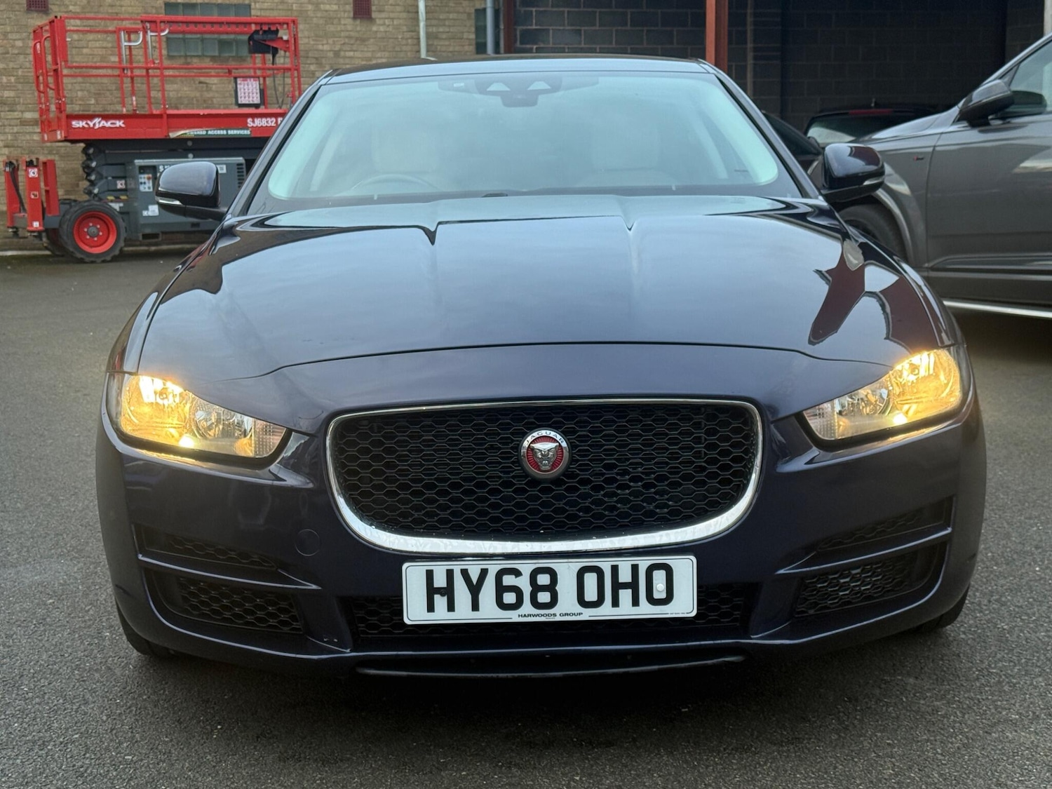 Used Jaguar XE 2018 for sale - 77320368: Photo 2