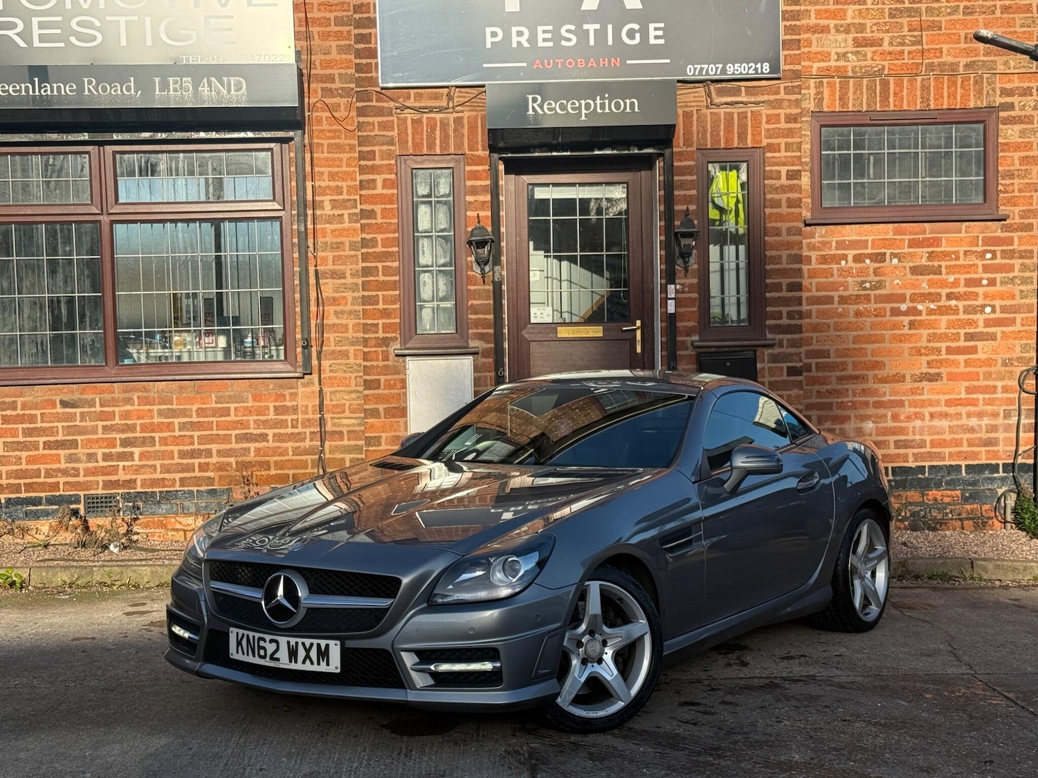 Used Mercedes-Benz SLK 2012 for sale - 76898394: Photo 2