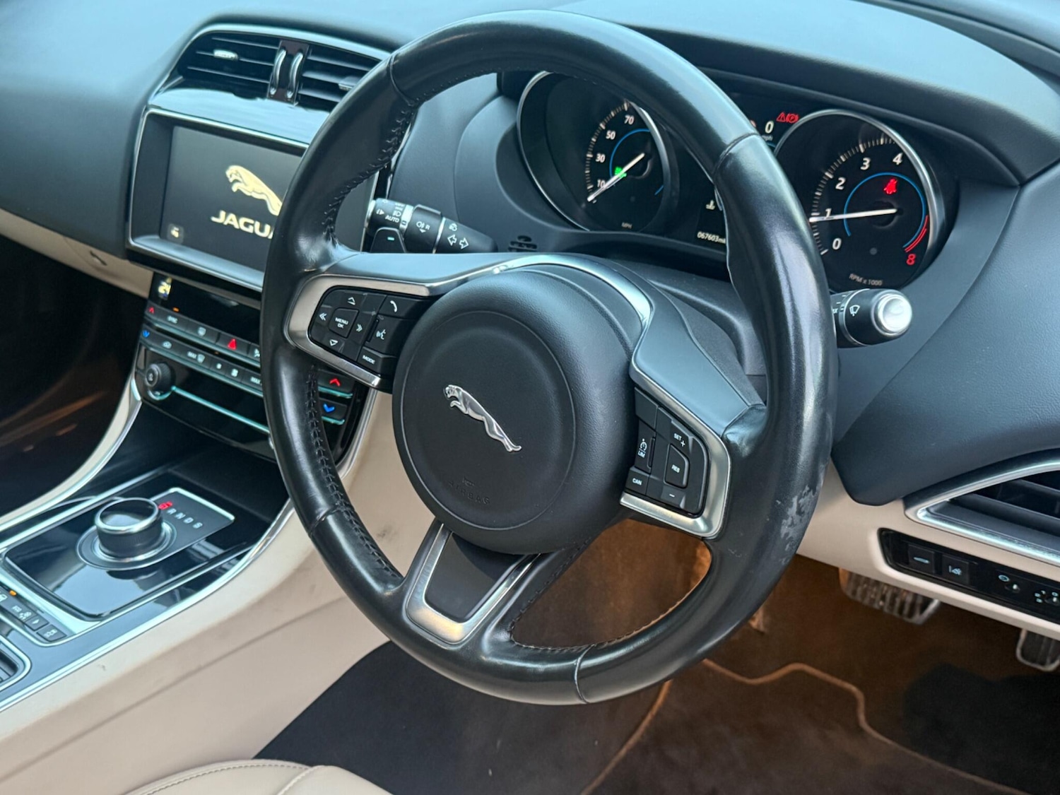 Used Jaguar XE 2018 for sale - 78058374: Photo 10